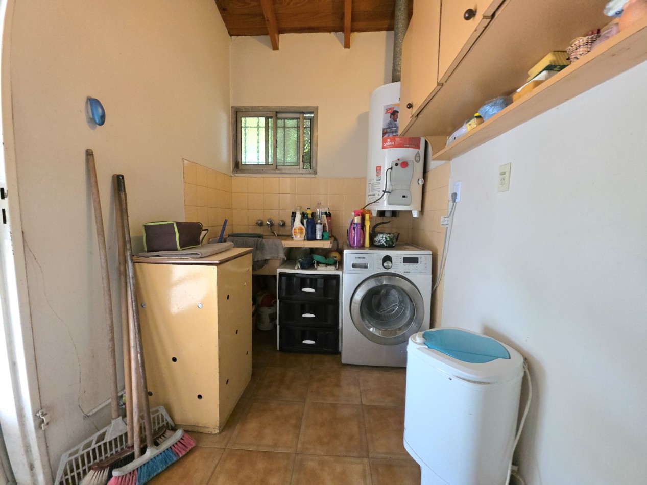 Casa 4 Ambientes en Venta con Parque y Quincho - a 5 Cuadras de la Estacion de Longchamps