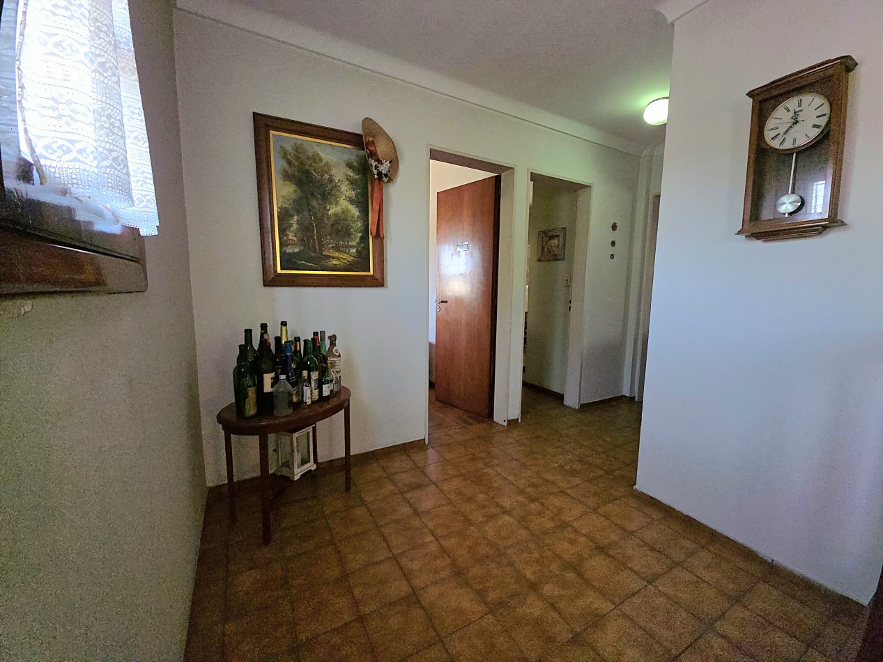 Casa 4 Ambientes en Venta con Parque y Quincho - a 5 Cuadras de la Estacion de Longchamps