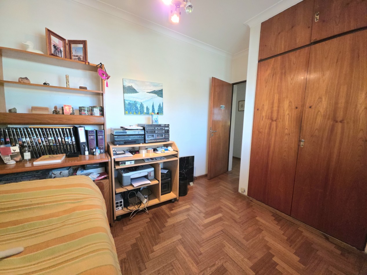 Casa 4 Ambientes en Venta con Parque y Quincho - a 5 Cuadras de la Estacion de Longchamps