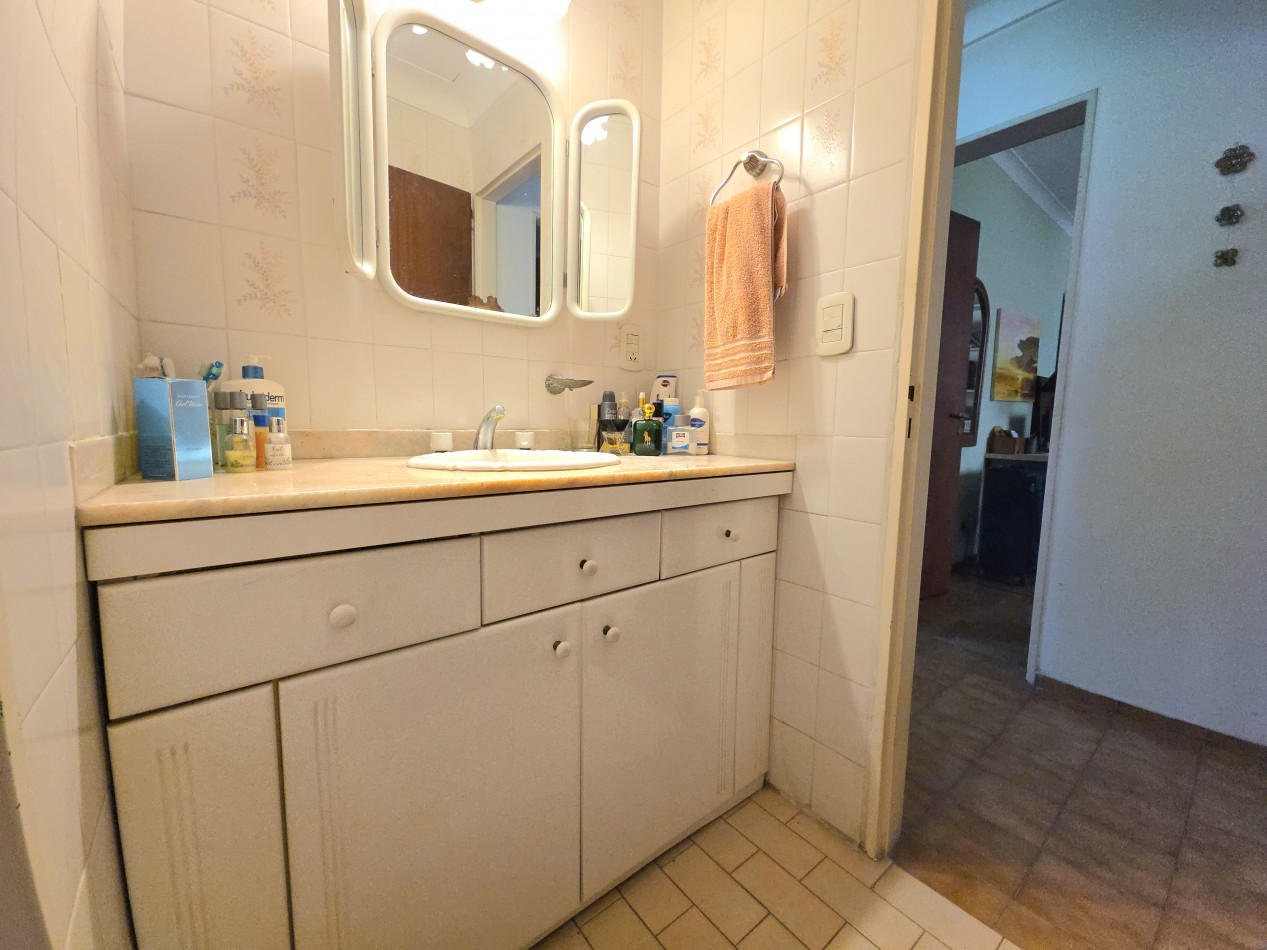 Casa 4 Ambientes en Venta con Parque y Quincho - a 5 Cuadras de la Estacion de Longchamps