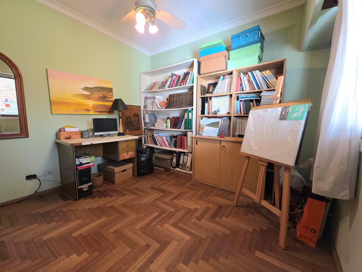 Casa 4 Ambientes en Venta con Parque y Quincho - a 5 Cuadras de la Estacion de Longchamps