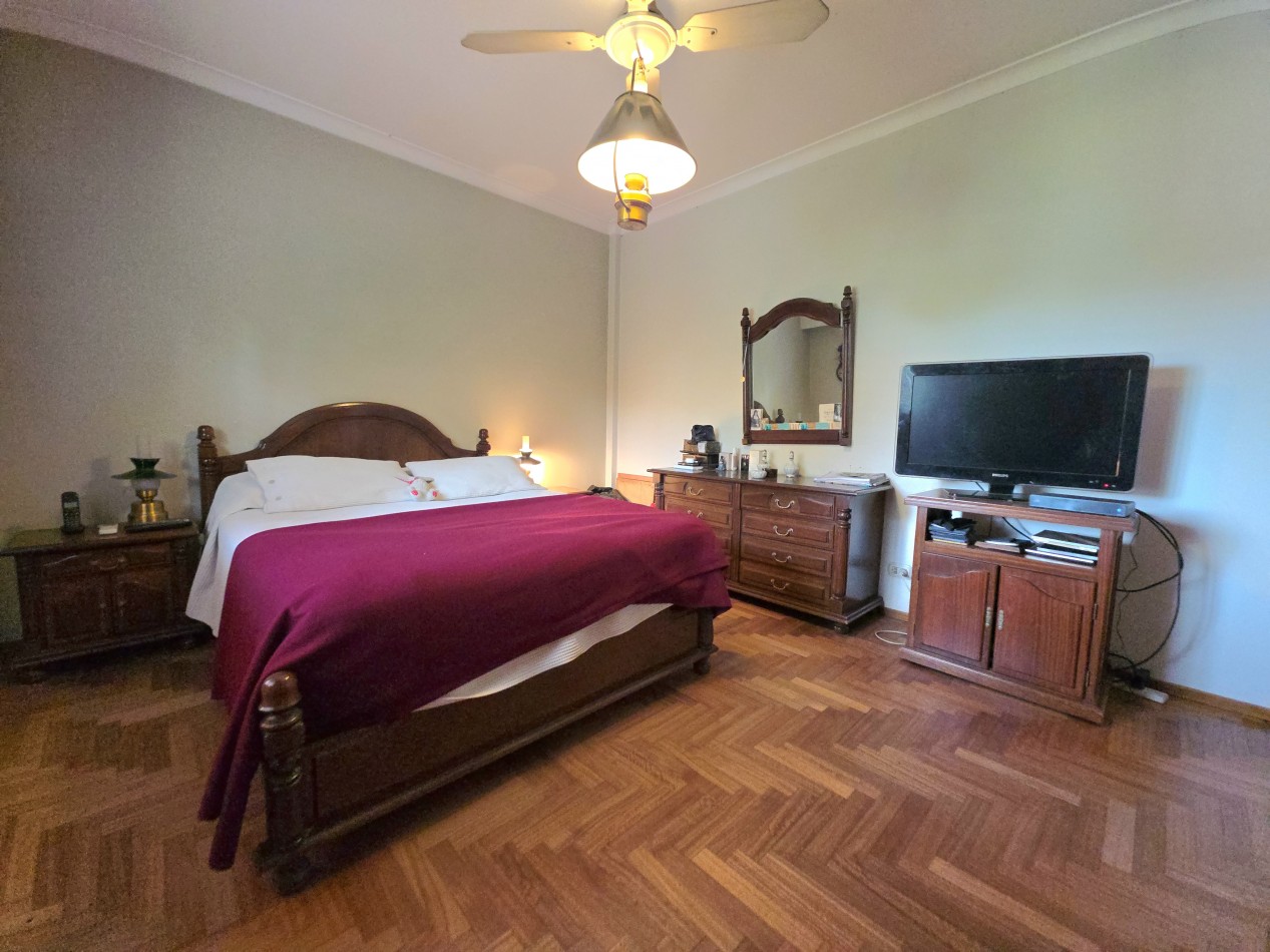 Casa 4 Ambientes en Venta con Parque y Quincho - a 5 Cuadras de la Estacion de Longchamps