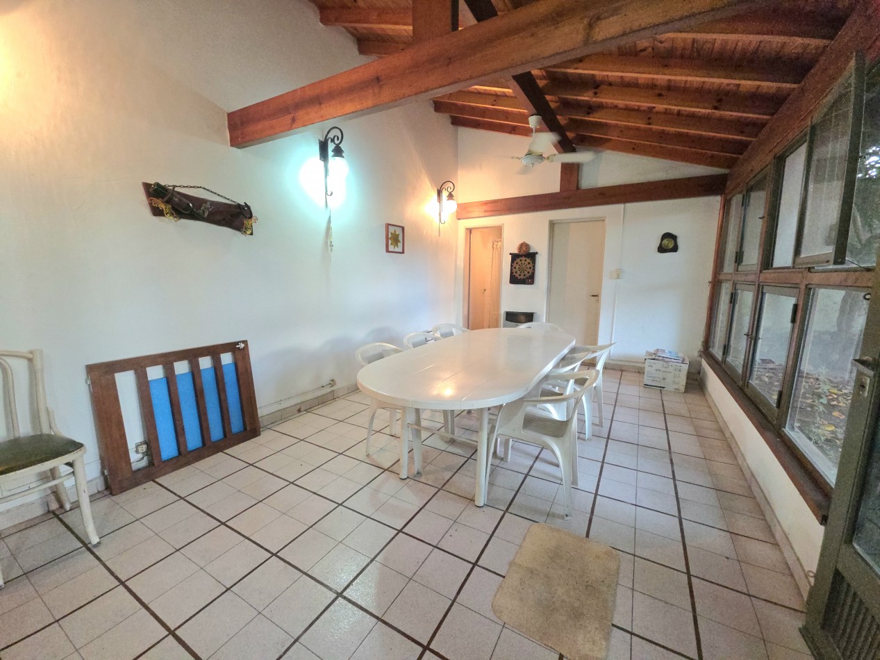 Casa 4 Ambientes en Venta con Parque y Quincho - a 5 Cuadras de la Estacion de Longchamps