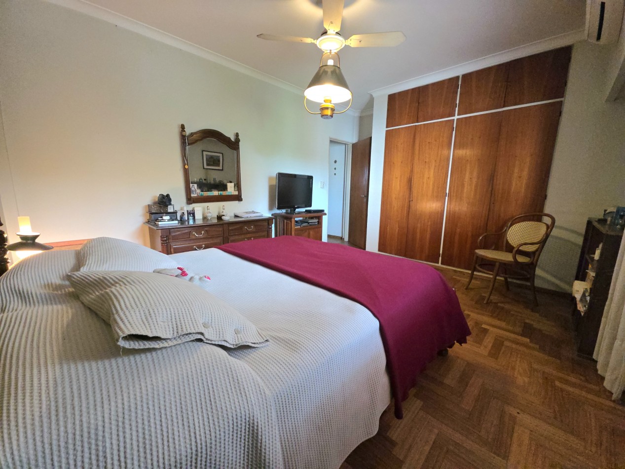 Casa 4 Ambientes en Venta con Parque y Quincho - a 5 Cuadras de la Estacion de Longchamps