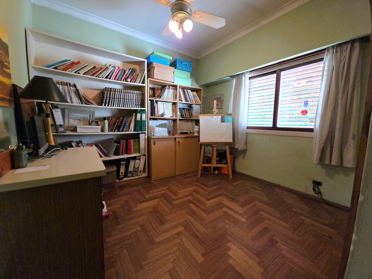 Casa 4 Ambientes en Venta con Parque y Quincho - a 5 Cuadras de la Estacion de Longchamps