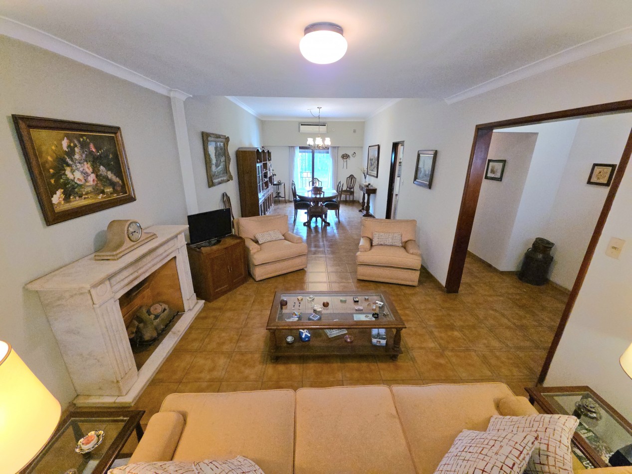 Casa 4 Ambientes en Venta con Parque y Quincho - a 5 Cuadras de la Estacion de Longchamps
