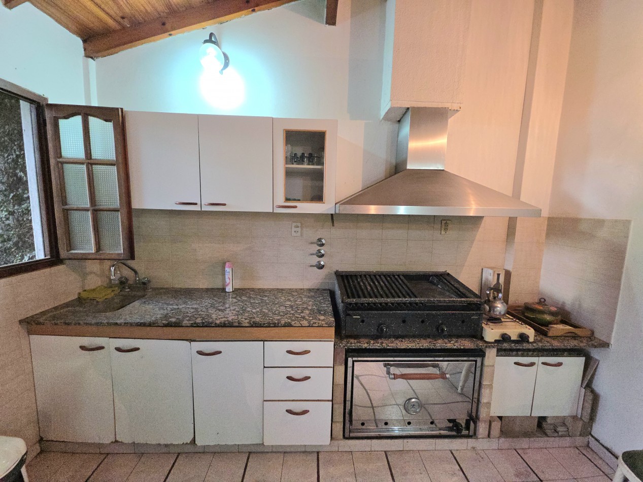 Casa 4 Ambientes en Venta con Parque y Quincho - a 5 Cuadras de la Estacion de Longchamps