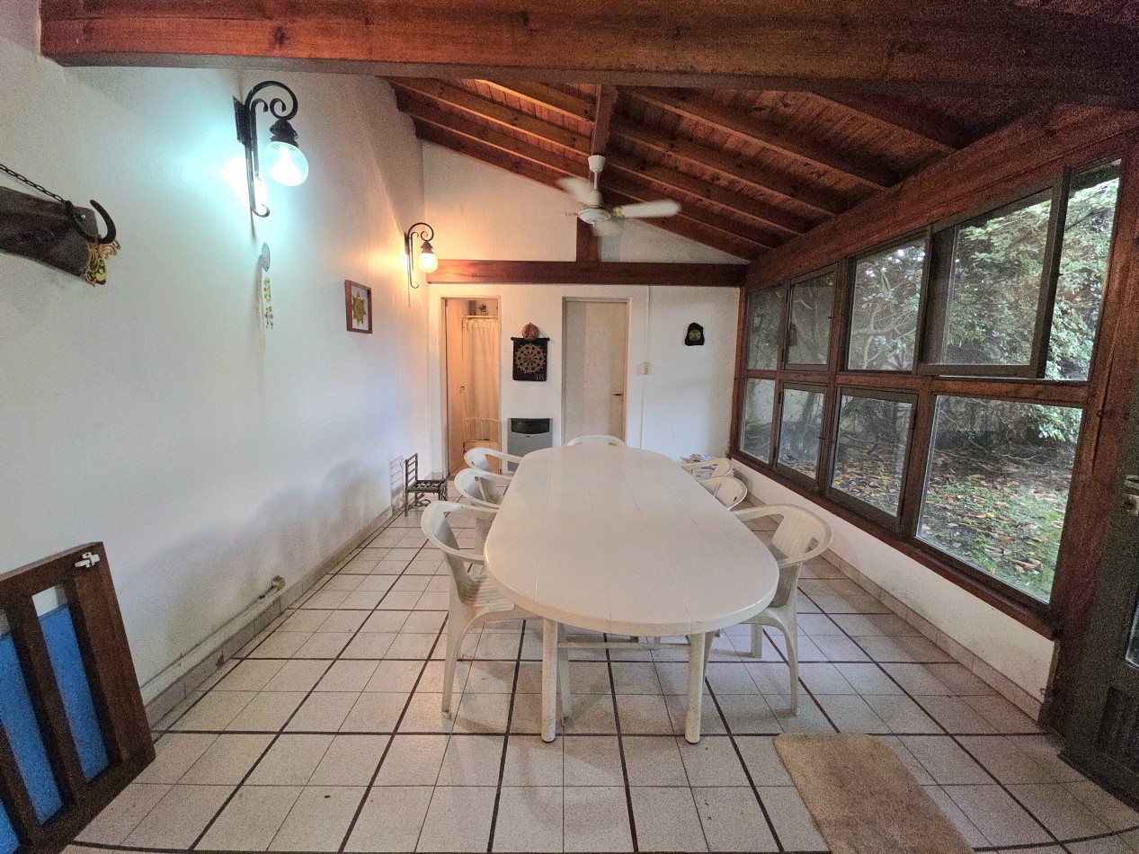 Casa 4 Ambientes en Venta con Parque y Quincho - a 5 Cuadras de la Estacion de Longchamps