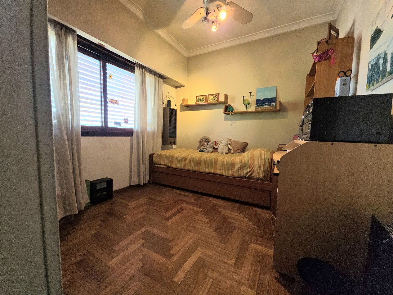 Casa 4 Ambientes en Venta con Parque y Quincho - a 5 Cuadras de la Estacion de Longchamps