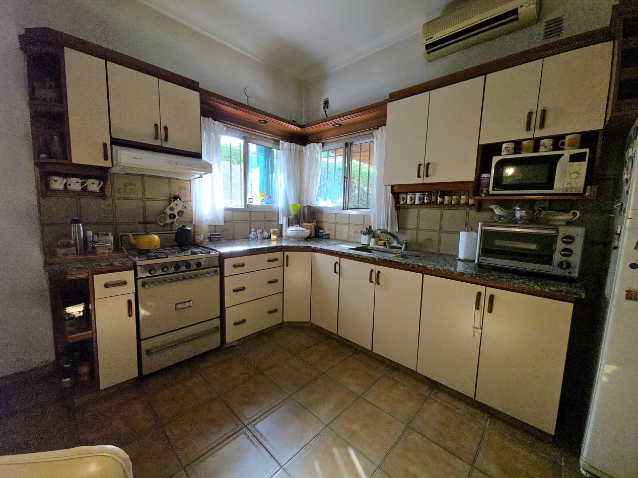 Casa 4 Ambientes en Venta con Parque y Quincho - a 5 Cuadras de la Estacion de Longchamps