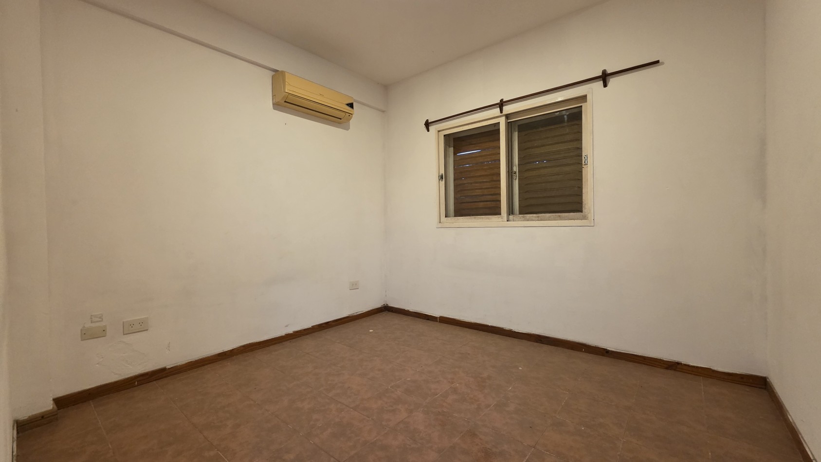 3 AMBIENTES EN LA ENTRADA AL BARRIO MUNICIPAL