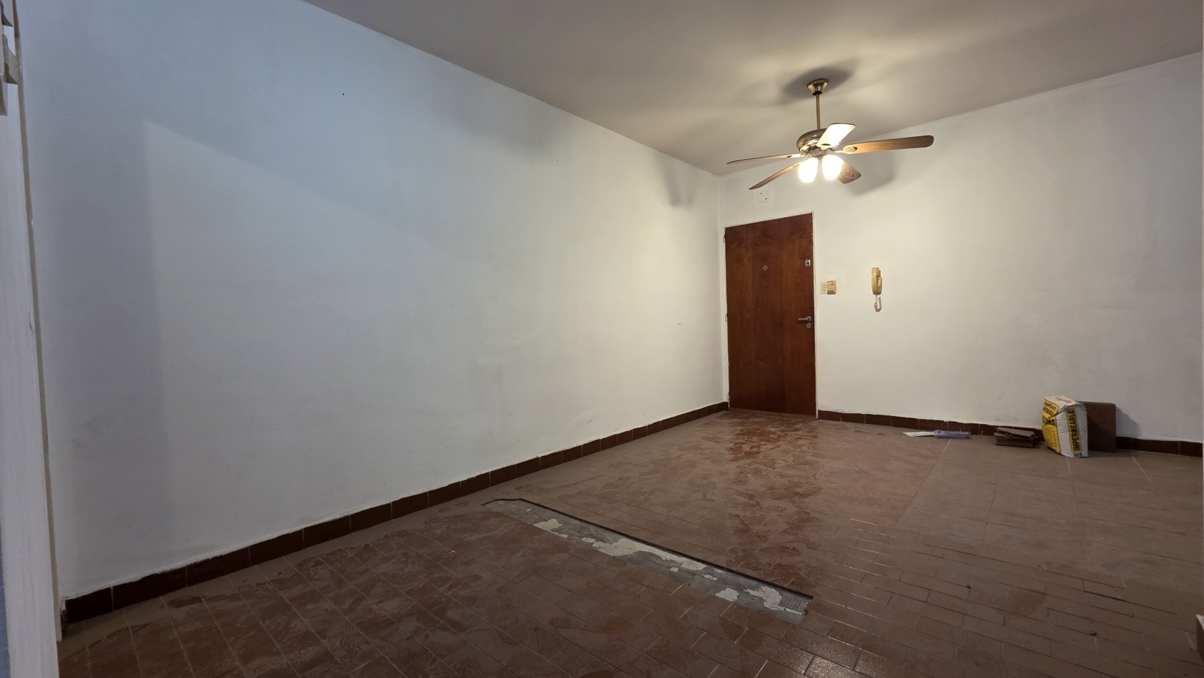 3 AMBIENTES EN LA ENTRADA AL BARRIO MUNICIPAL