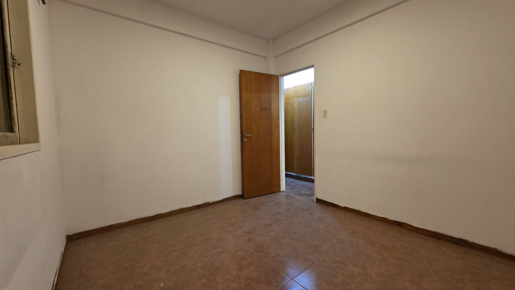 3 AMBIENTES EN LA ENTRADA AL BARRIO MUNICIPAL