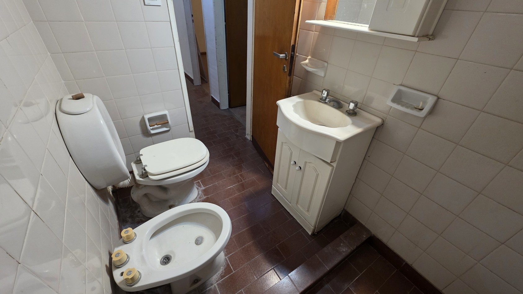 3 AMBIENTES EN LA ENTRADA AL BARRIO MUNICIPAL