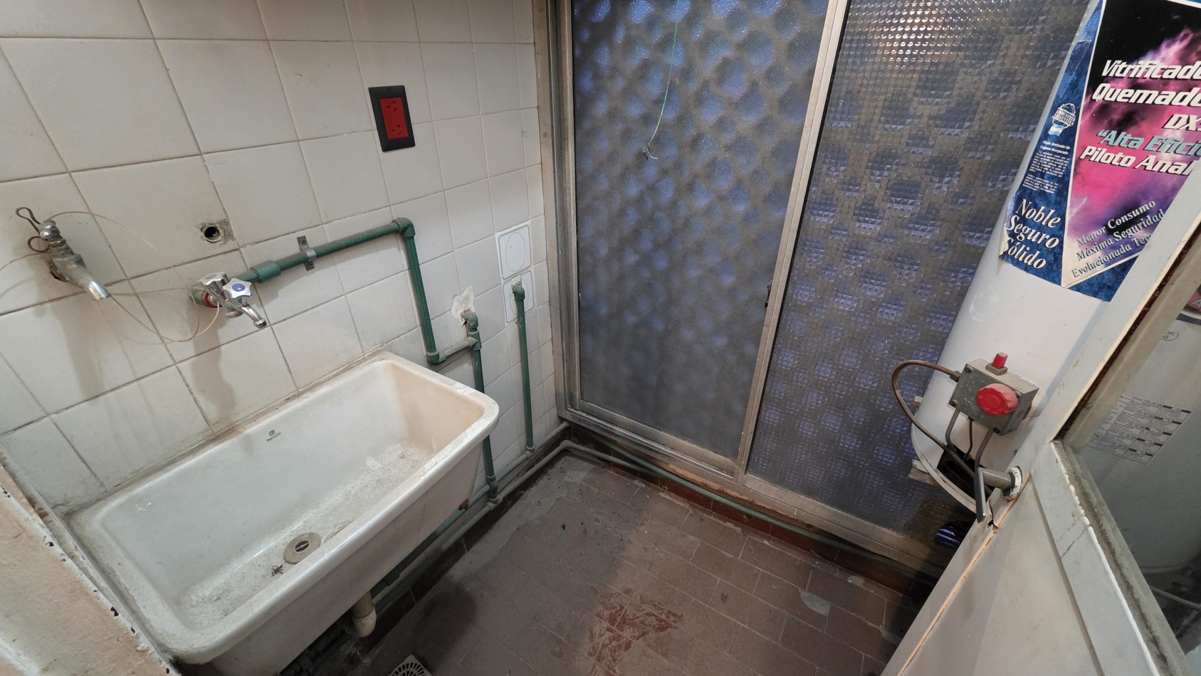 3 AMBIENTES EN LA ENTRADA AL BARRIO MUNICIPAL