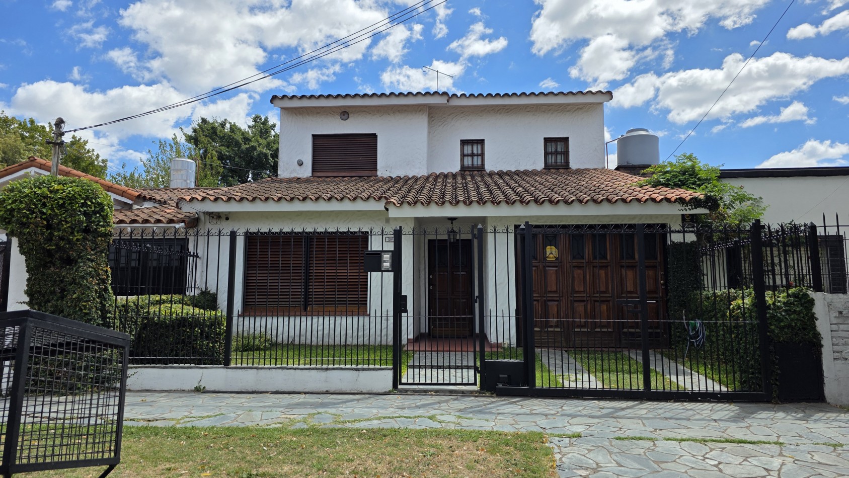 Casa 4 Ambientes en Venta con Parque y Quincho - a 5 Cuadras de la Estacion de Longchamps