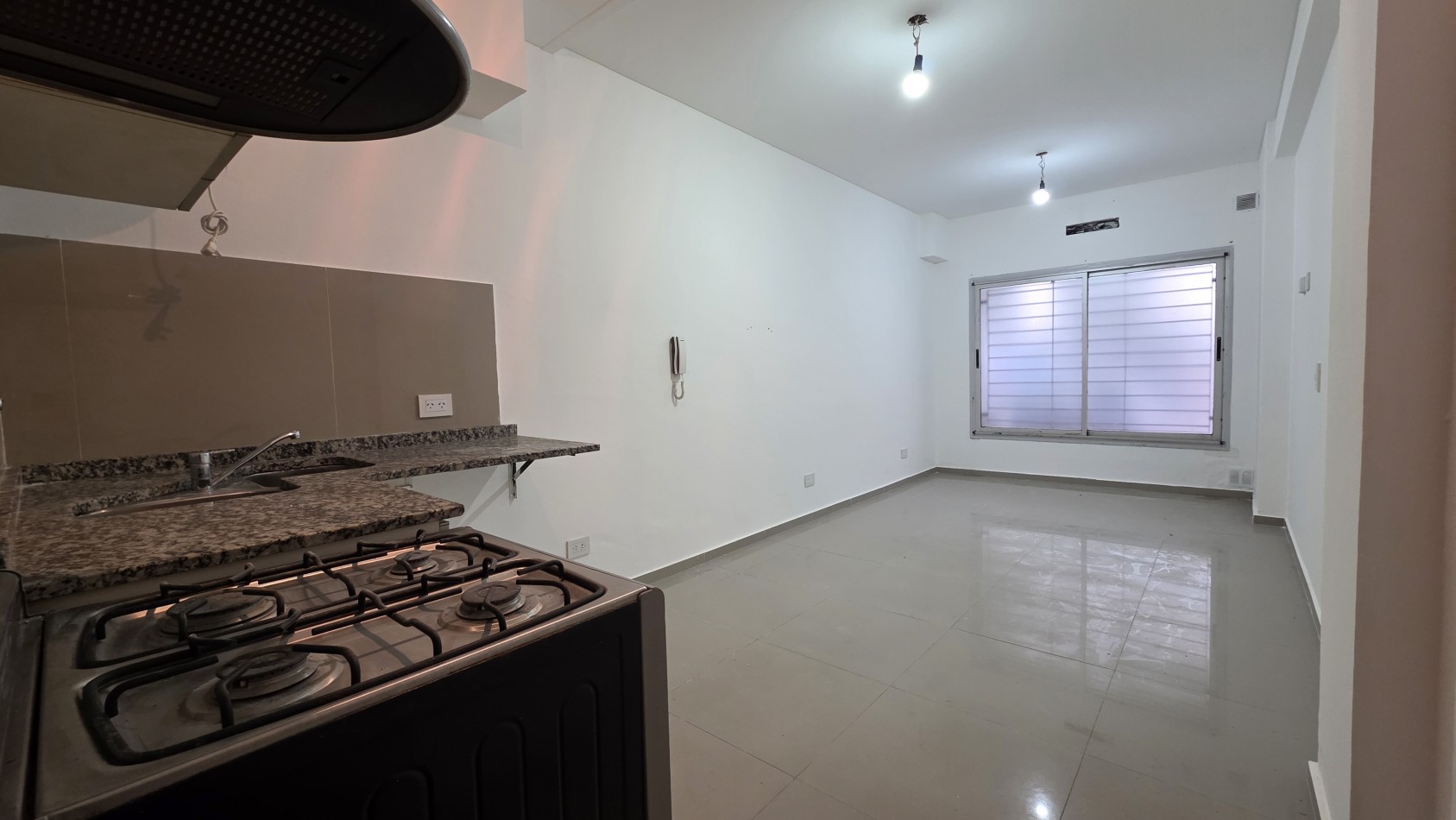 MONOAMBIENTE CON COCHERA