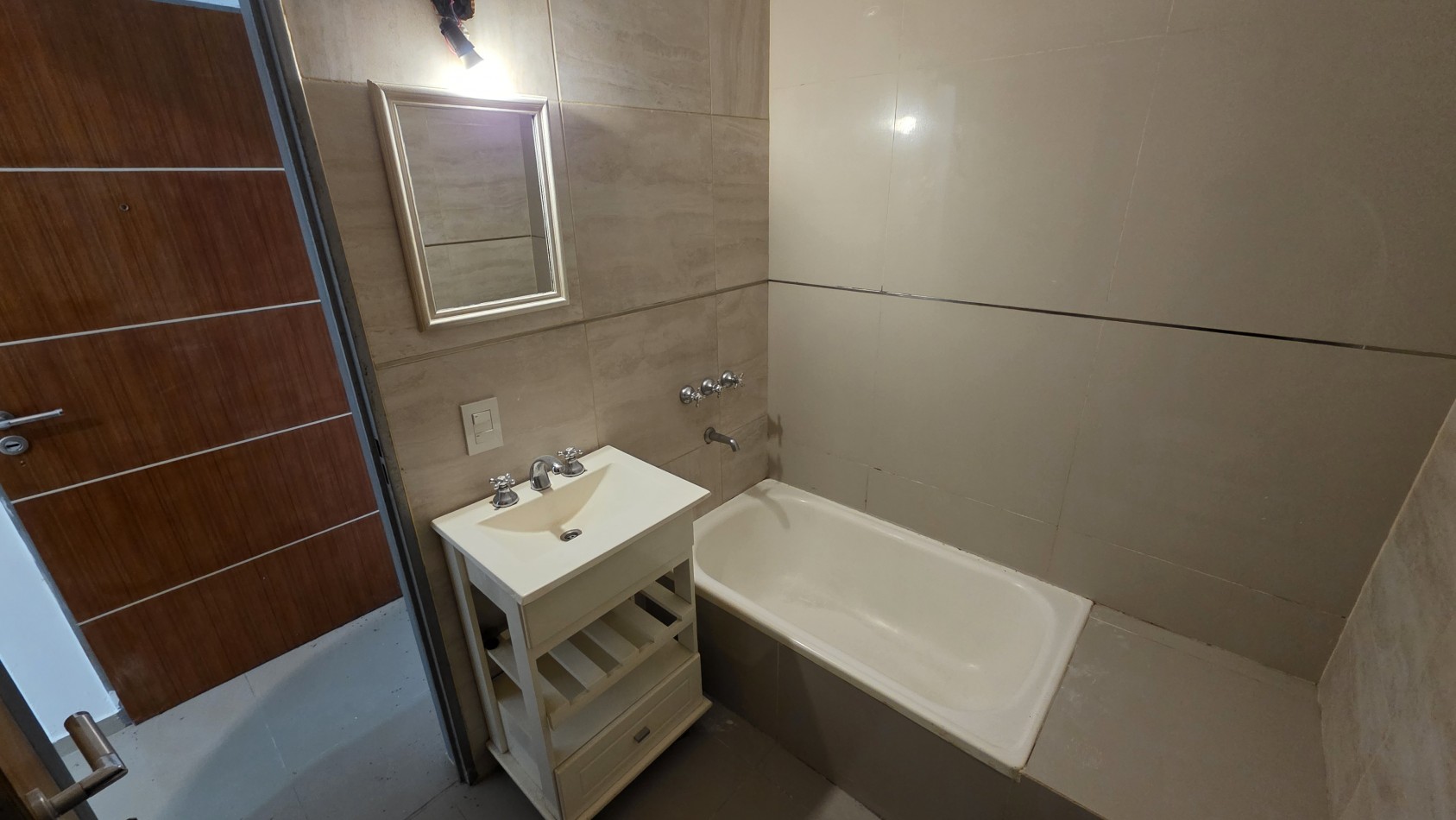 MONOAMBIENTE CON COCHERA