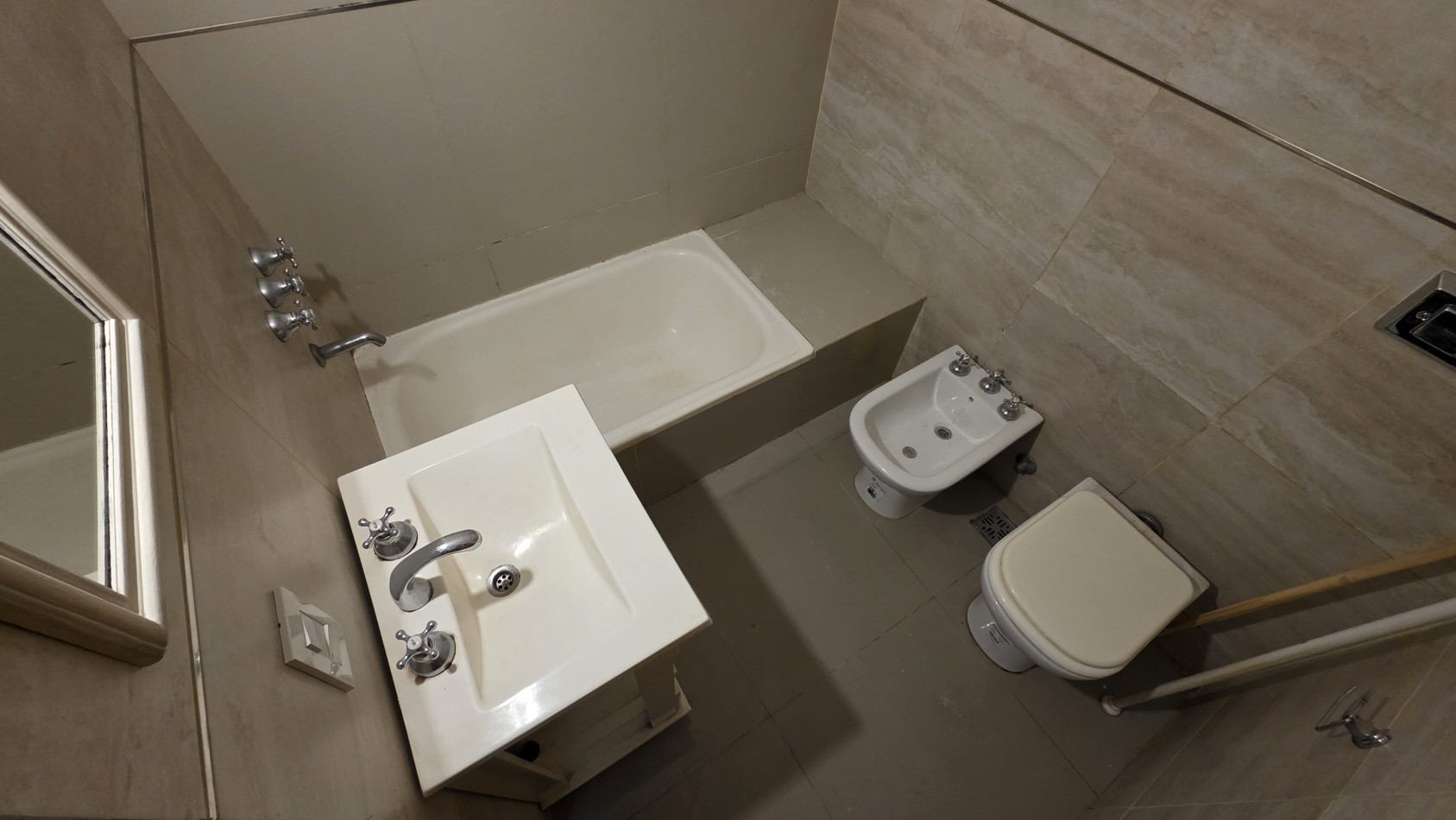 MONOAMBIENTE CON COCHERA