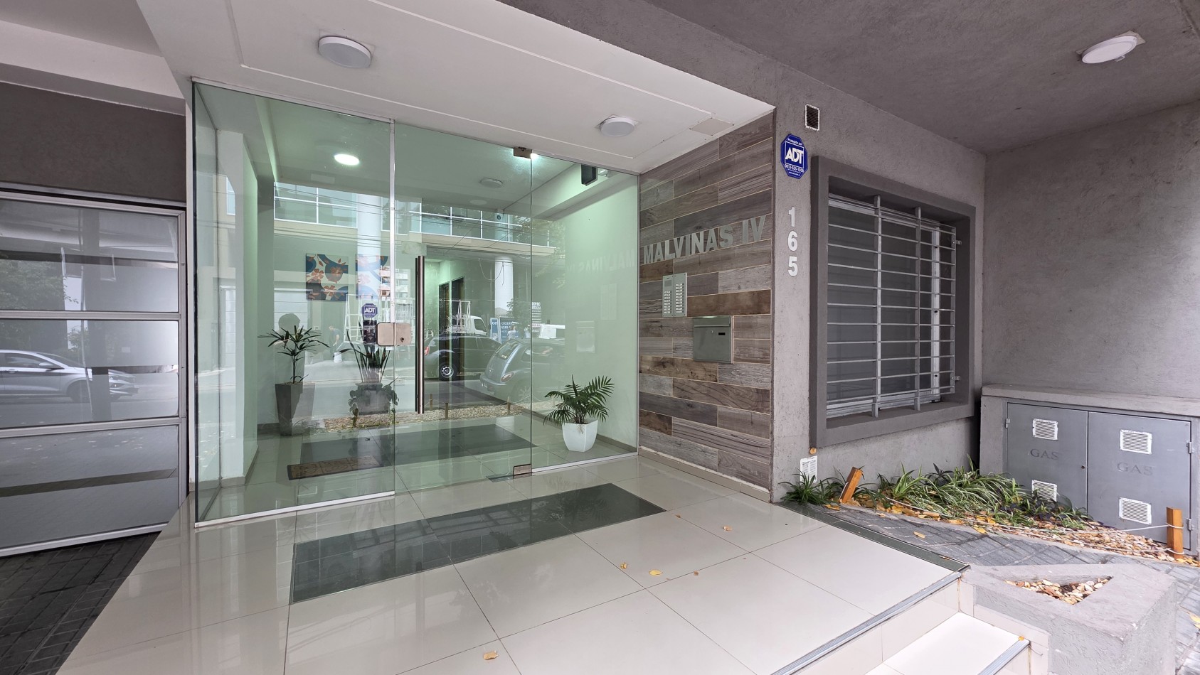 MONOAMBIENTE CON COCHERA