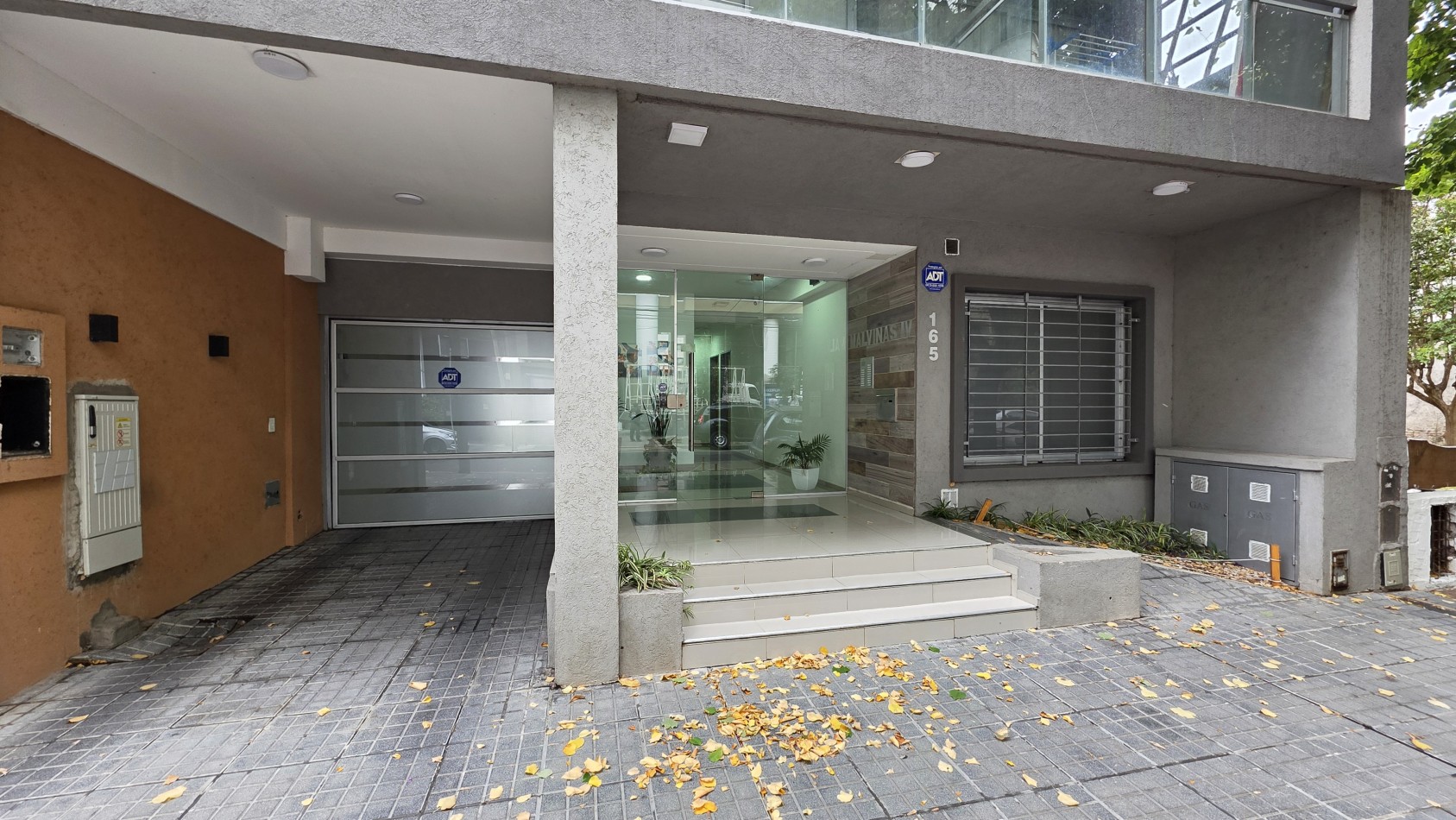 MONOAMBIENTE CON COCHERA