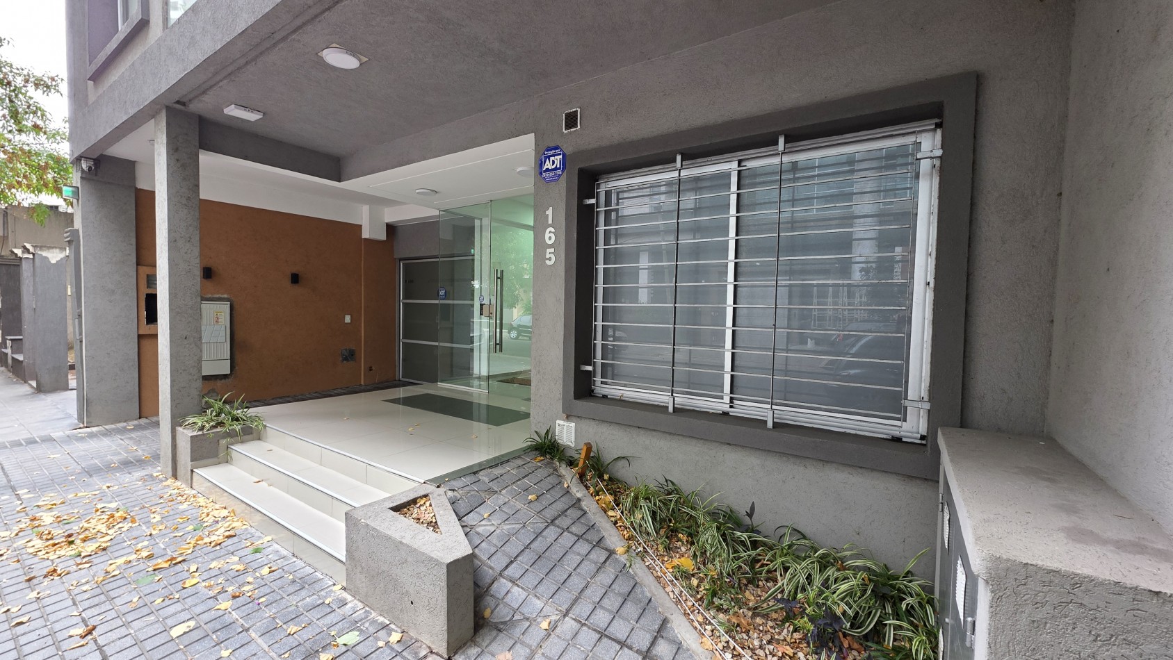 MONOAMBIENTE CON COCHERA