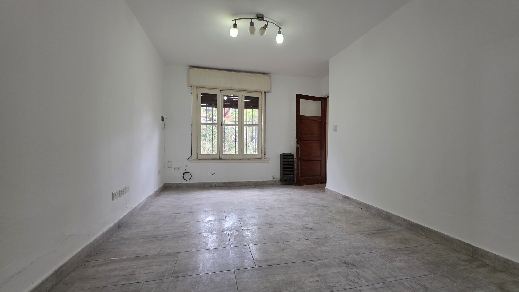 CASA 3 AMBIENTES RESTAURADA