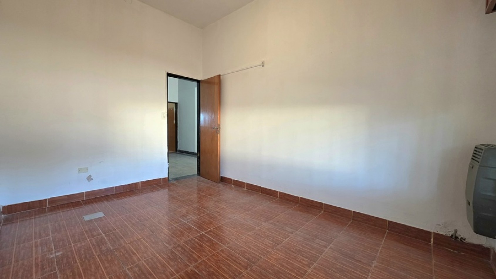 2 AMBIENTES A 3 CUADRAS DE LA ESTACION