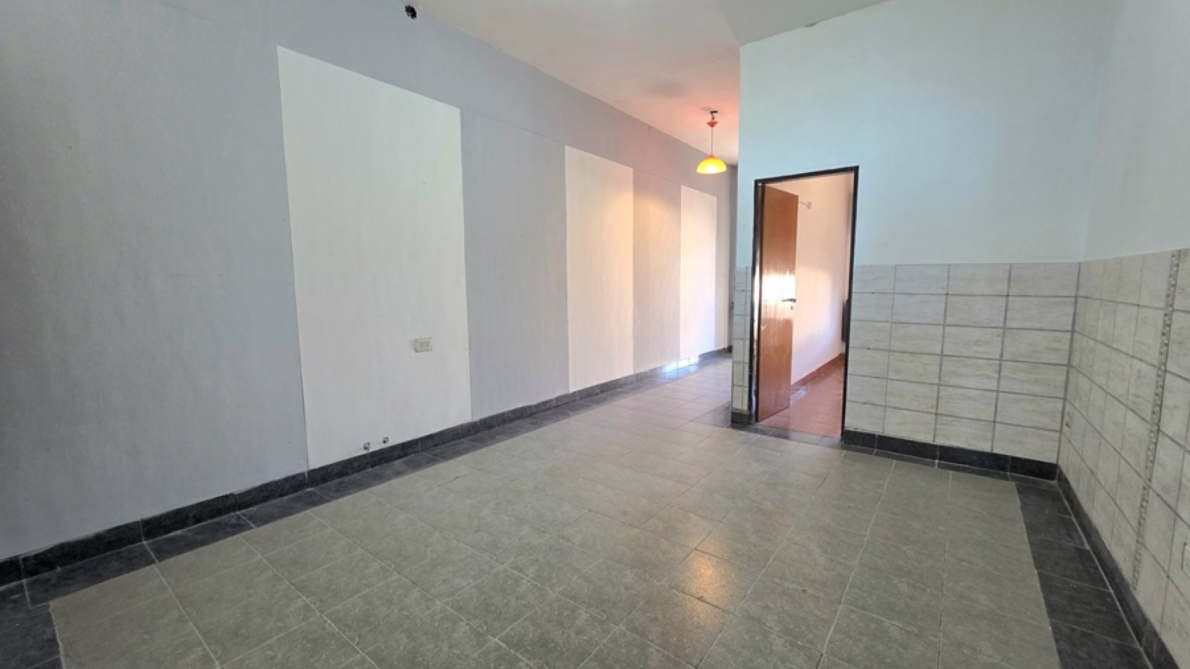 2 AMBIENTES A 3 CUADRAS DE LA ESTACION