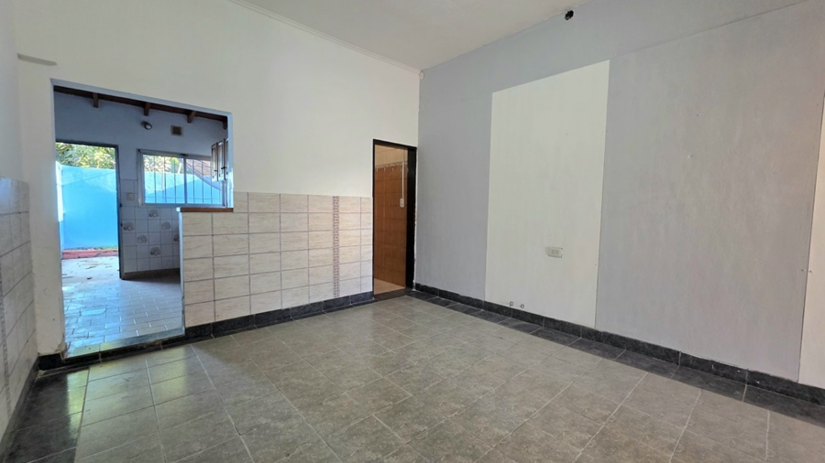 2 AMBIENTES A 3 CUADRAS DE LA ESTACION