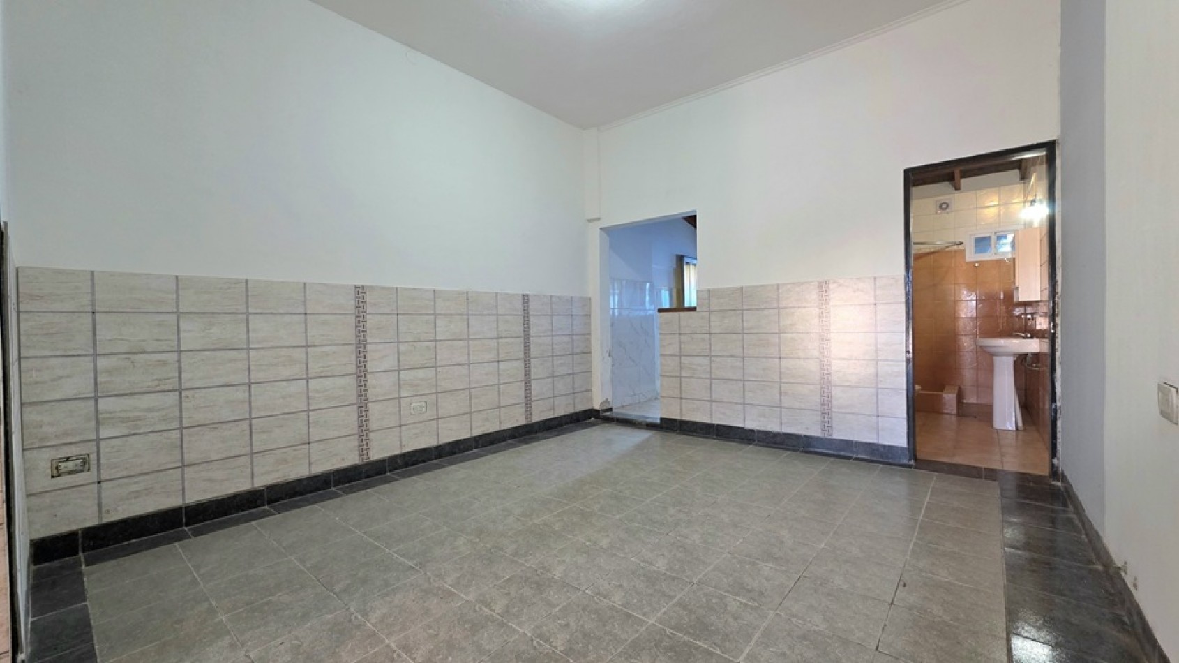 2 AMBIENTES A 3 CUADRAS DE LA ESTACION