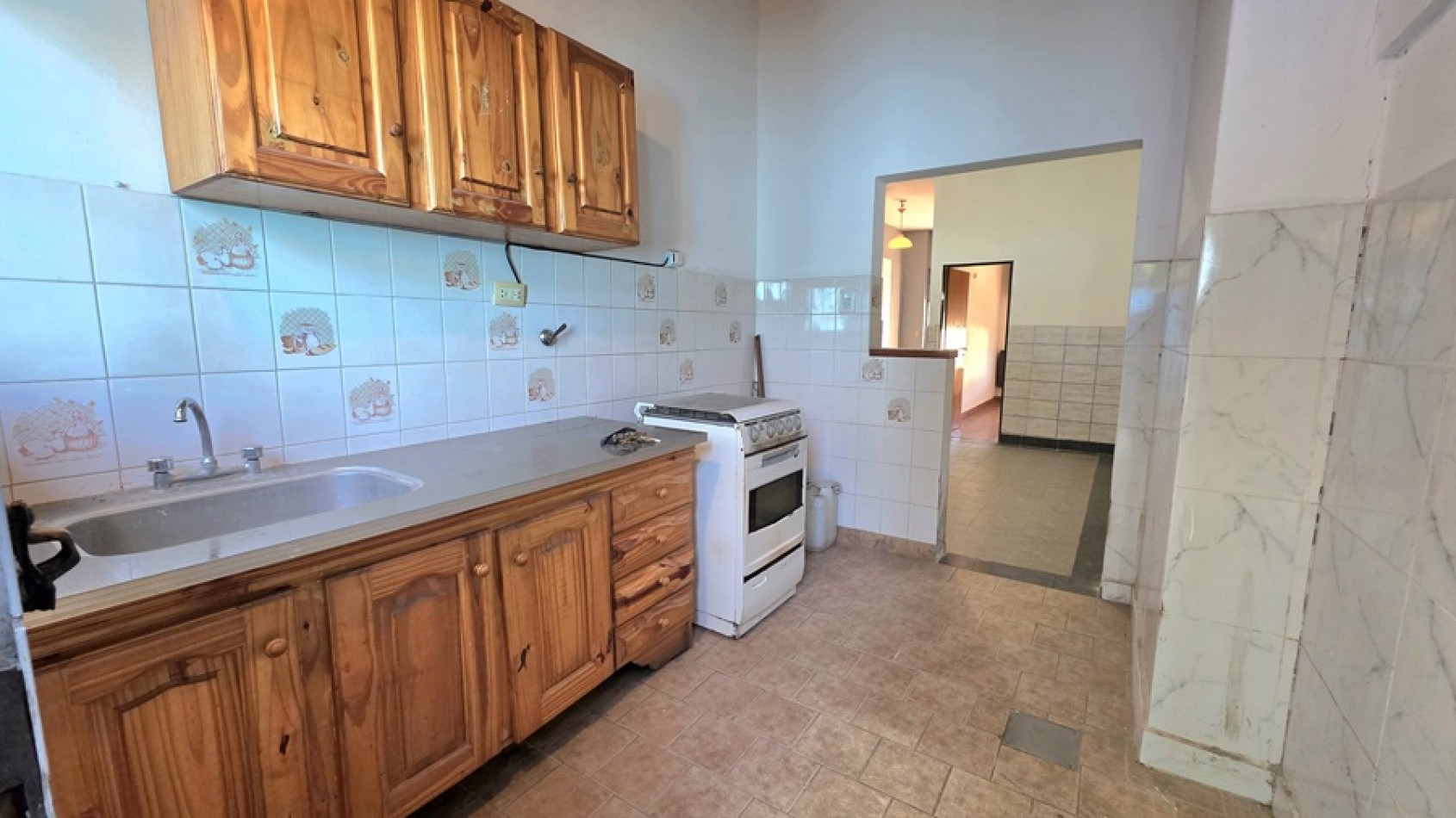 2 AMBIENTES A 3 CUADRAS DE LA ESTACION