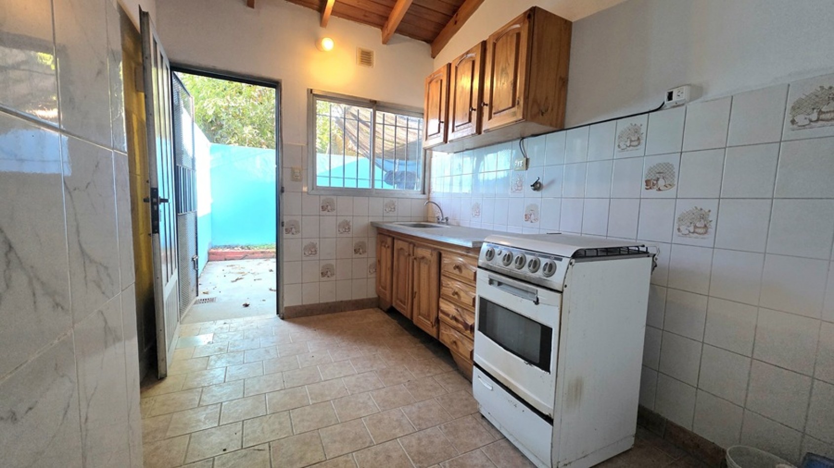 2 AMBIENTES A 3 CUADRAS DE LA ESTACION