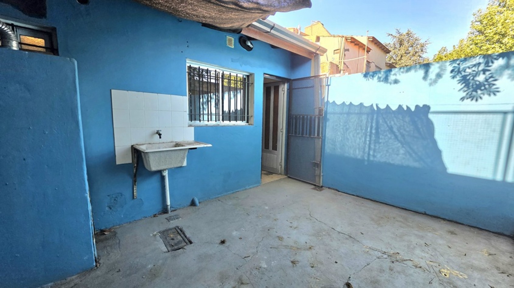 2 AMBIENTES A 3 CUADRAS DE LA ESTACION