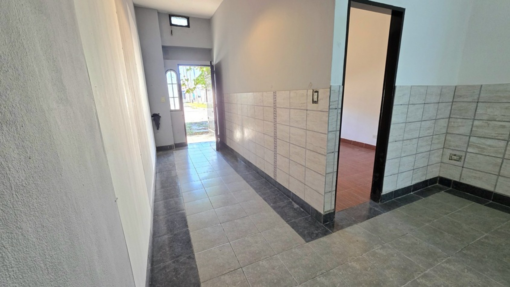 2 AMBIENTES A 3 CUADRAS DE LA ESTACION