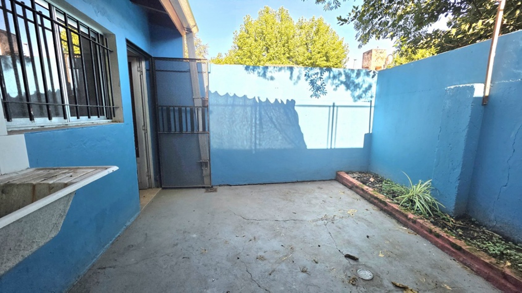 2 AMBIENTES A 3 CUADRAS DE LA ESTACION