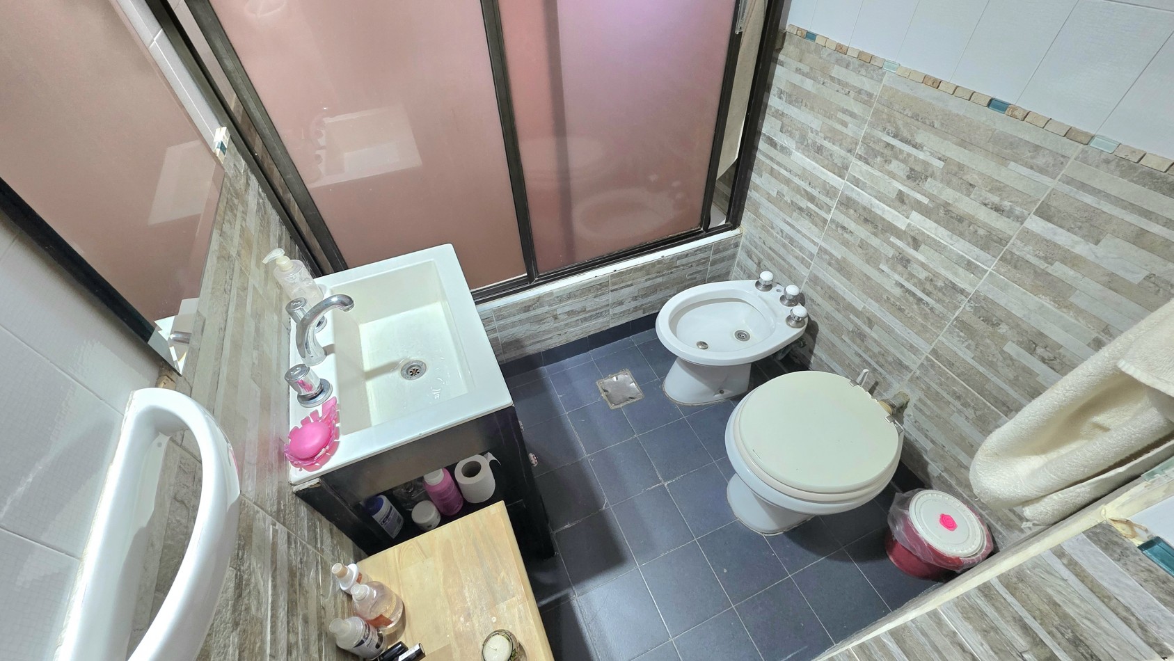 CASA EN EL MEJOR BARRIO Y CON POTENCIAL