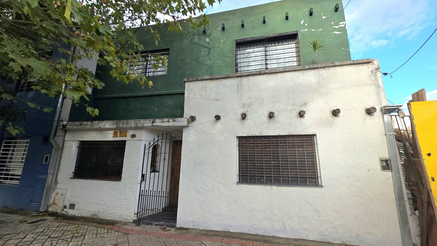CASA EN EL MEJOR BARRIO Y CON POTENCIAL