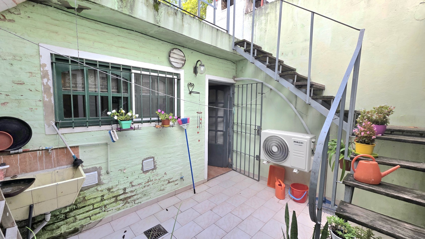 CASA EN EL MEJOR BARRIO Y CON POTENCIAL