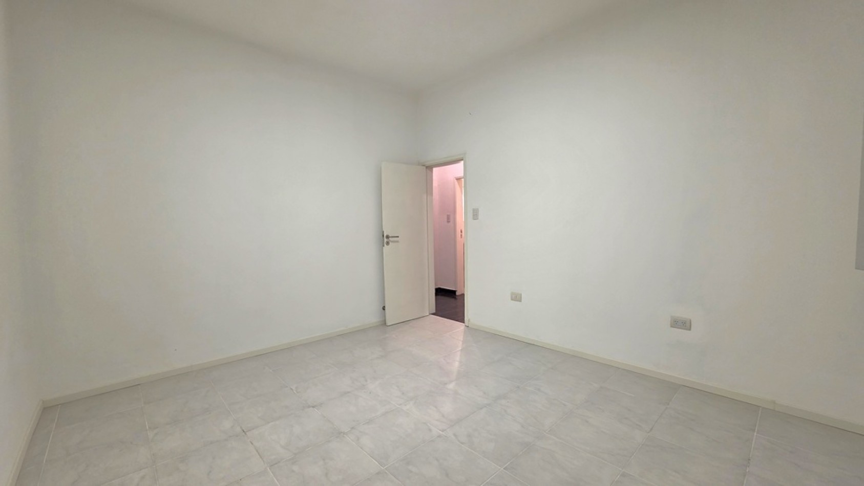 CASA 3 AMBIENTES CON FONDO