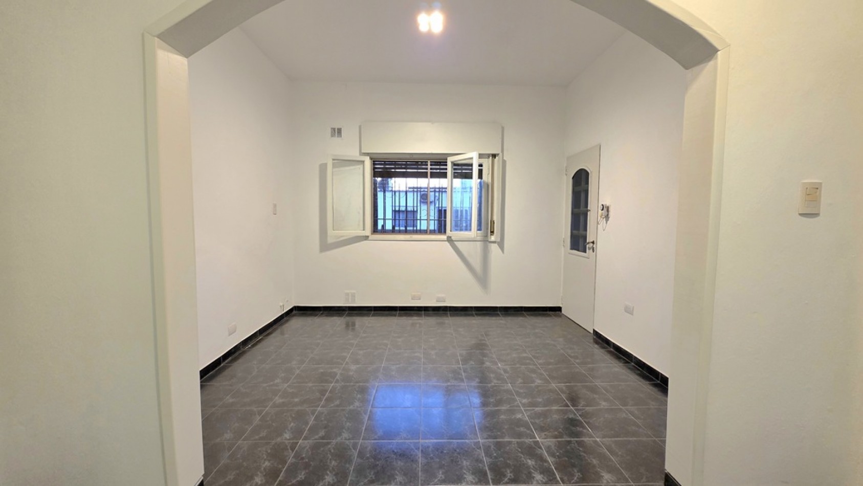 CASA 3 AMBIENTES CON FONDO