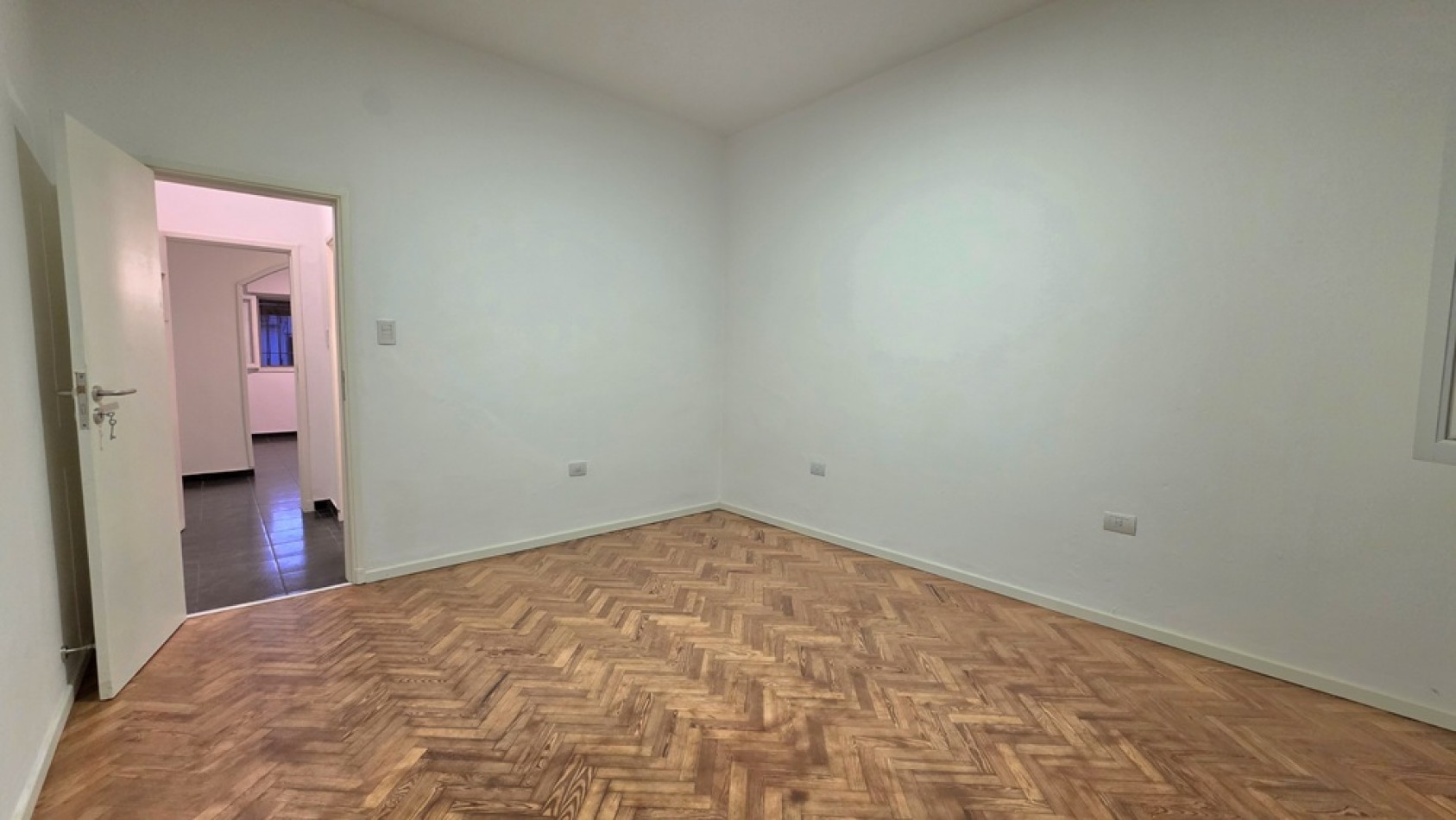 CASA 3 AMBIENTES CON FONDO