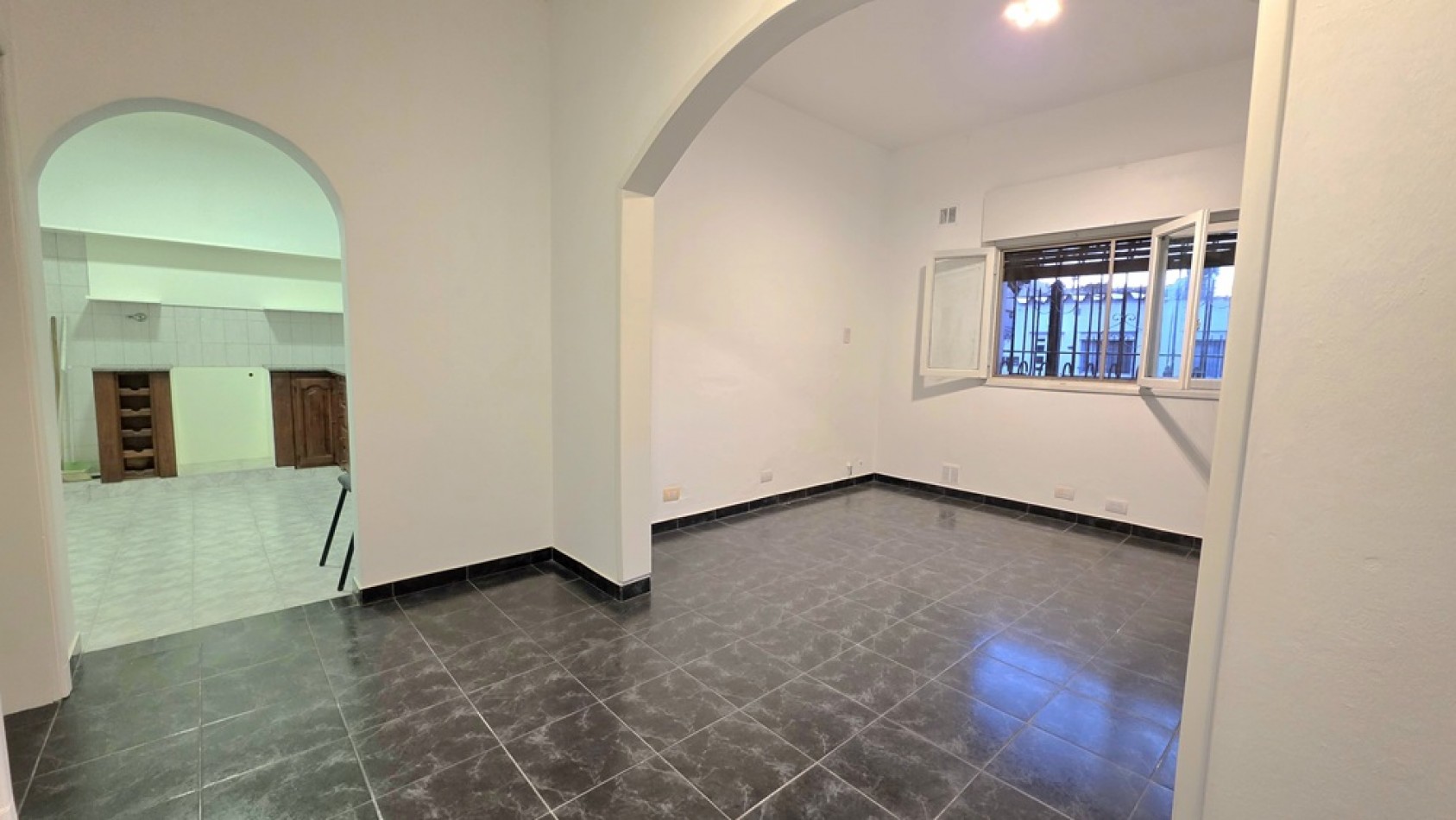 CASA 3 AMBIENTES CON FONDO