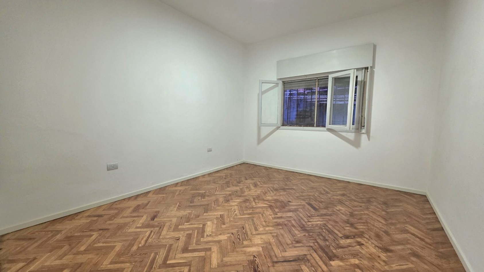 CASA 3 AMBIENTES CON FONDO