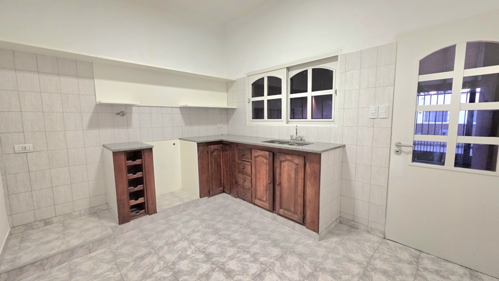 CASA 3 AMBIENTES CON FONDO