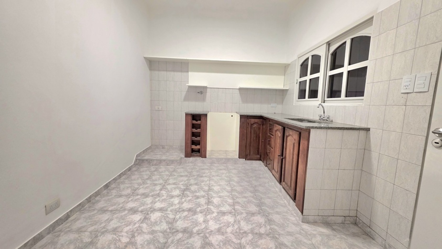 CASA 3 AMBIENTES CON FONDO