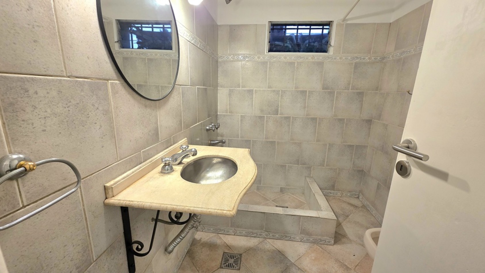 CASA 3 AMBIENTES CON FONDO