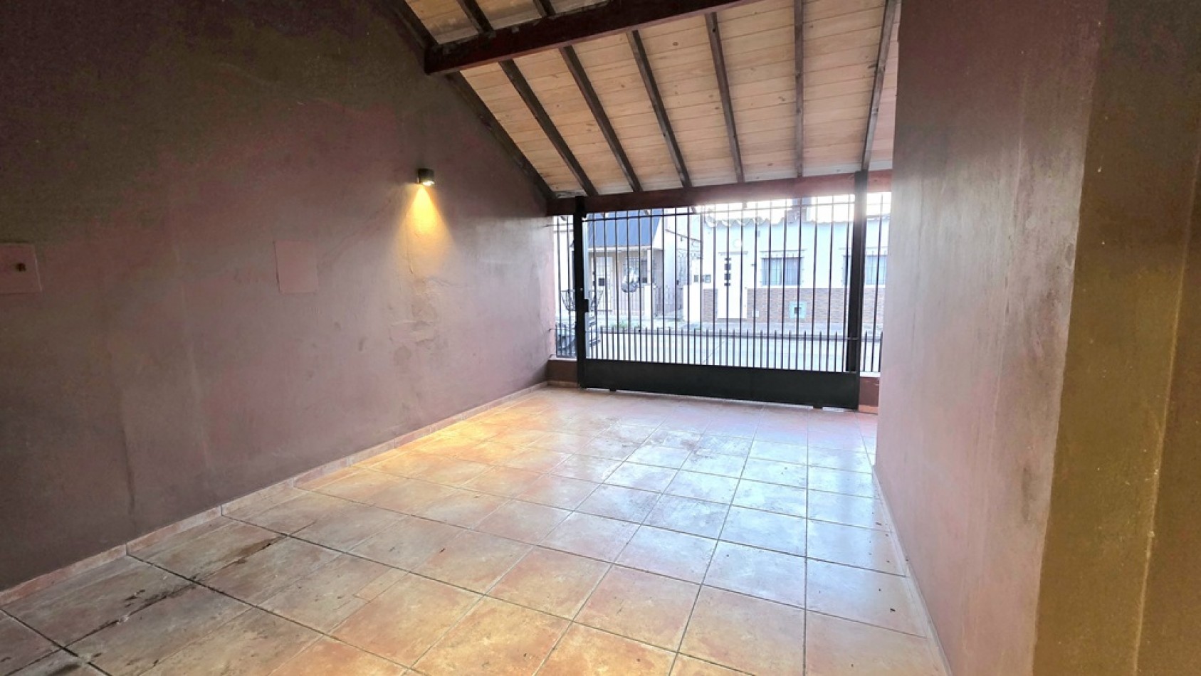 CASA 3 AMBIENTES CON FONDO