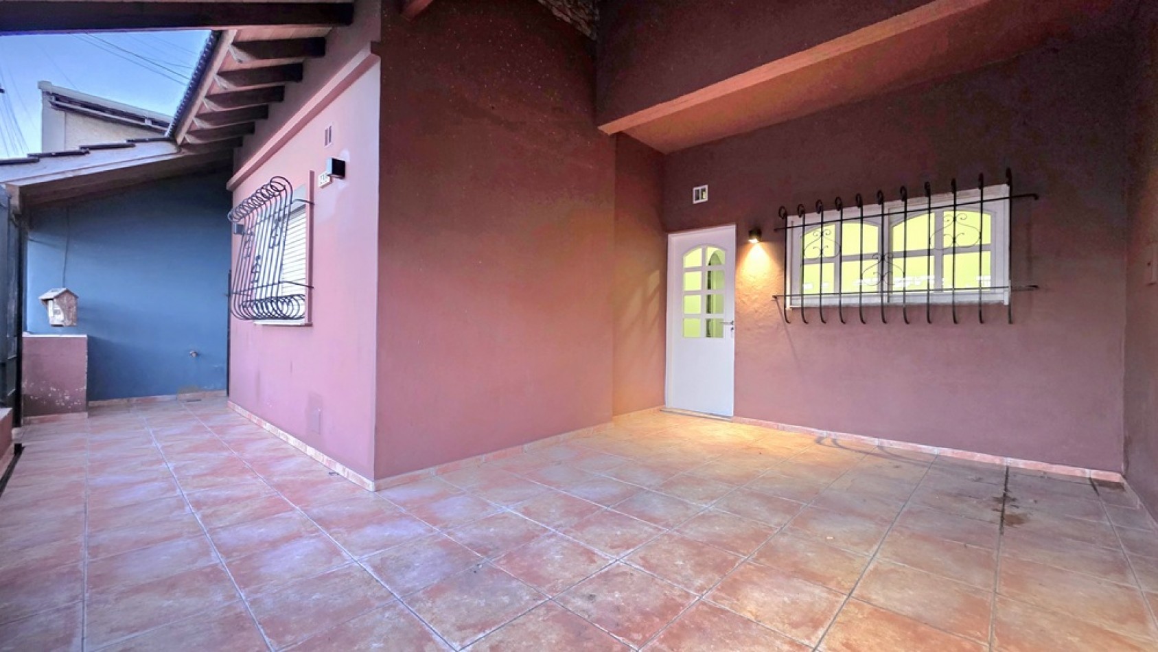 CASA 3 AMBIENTES CON FONDO