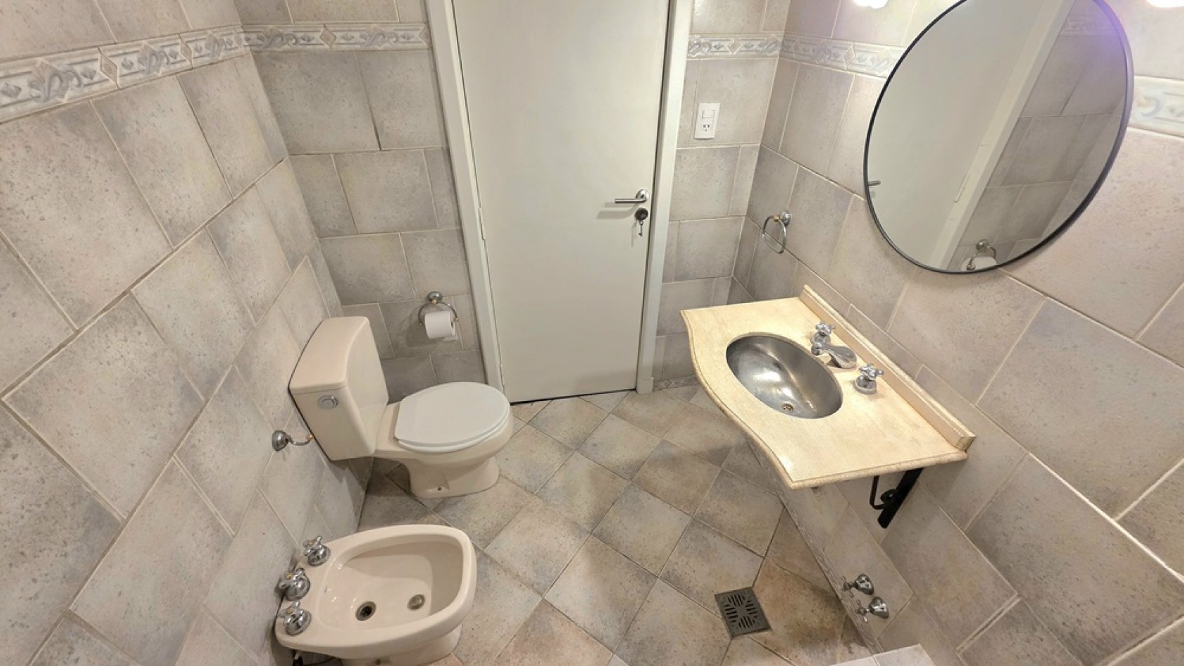 CASA 3 AMBIENTES CON FONDO